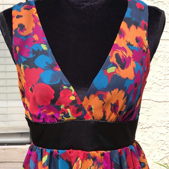 FOREVER 21 Floral Plunge Neck Summer Dress - Picture 3 of 8